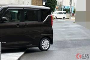 道路にはみ出す駐車に歩行者イライラ！ 「邪魔！」「歩行者困る！」の声続々!? SNSの怒りと法令違反の境界線とは 元警察官が解説