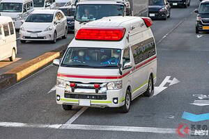 “緊急車両”に道を譲るとき「ハザードランプ点灯」必要か？ 法律では「特にルールなし」だけど推奨される地域も！ ドライバーの「道を空けますよサイン」が大事なワケ