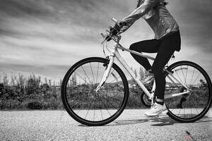 自転車に乗り続けると骨がスカスカに!?　嘘か真実か、サイクリングと骨粗しょう症の関係