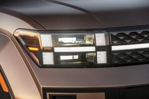 斬新デザインの上級7人乗りSUV　ヒョンデ新型「サンタフェ」　約895万円から欧州発売へ