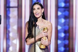 『サブスタンス』は脱皮映画！──デミ・ムーアが“ポップコーン女優”というレッテルから抜け出し、人は美＝若さへの幻想から解放される