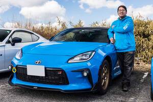 ブライトブルーIIのトヨタ「GR86」は雪道でも楽しめるアゲ仕様！