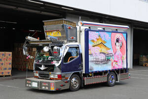 デコトラの荷室を開けたら……まるで旅館！　京都のオーナーが所有するデコトラの内装が見事すぎて言葉も出ない!!
