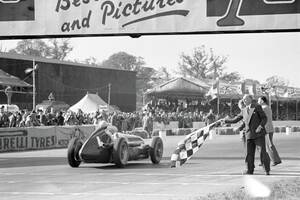 【特集】F1の最新マシンと最古のマシン、どちらがお好き？　75周年だから徹底比較してみた