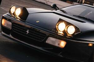 ブラック×レッドのフェラーリ「512TR」が約3870万円で落札！じりじりとマーケットが高騰中
