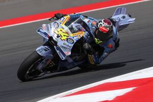 フェルミン・アルデゲル、MotoGP史上2番目に若いウィナーに！　ドゥカティ本家は全滅｜MotoGPインドネシアGP決勝