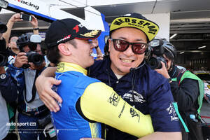 連続アタックでWedsSport阪口がau坪井を下し2戦連続、GT300はHYPER WATER平良がポールを獲得／第4戦スプリント土曜予選