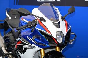 40周年の節目に登場したスズキ「GSX-R1000R」新型モデル 2025年の8耐会場で実写を初お披露目 初代「GSX-R750」「GSX-R(400)」との3ショットも