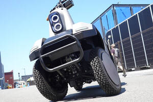 免許不要で「車道も歩道も走れる“クルマ”」超画期的だった！ これぞ「特定小型原付」の真の目的!? 「免許返納後の足に」期待の声