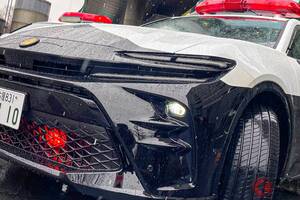 300馬力超えのトヨタ「“新”クラウンパトカー」公開！ “白黒ボディ×赤色灯”搭載の「クラスポ」なぜ誕生？ 世界で唯一の「SUVモデル」の用途とは