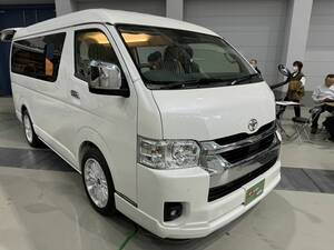 木材をふんだんに使ったオシャレな車内！　トヨタ ハイエースがベースのキャンパー