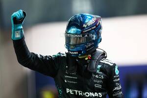 ラッセルが驚速ポールポジション。フェルスタッペン2番手およばず、角田裕毅はQ2敗退15番手｜F1シンガポール予選
