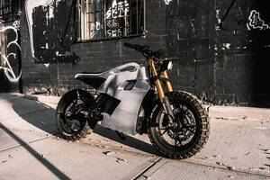 ぴかぴか！ 航続120kmの電動バイク『アンセム』をカスタム、金属研磨のカウル装着…ライヴィッド