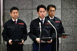 「冷静・厳格！」小泉防衛大臣がSNS公開した“文字入り手袋”に大反響「自衛官を誇りに思う」とコメント