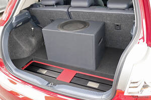 「単体サブウーファー」には磁気回路のタイプ違いがあるのはなぜ？［イン・カー・リスニング学…低音強化編］