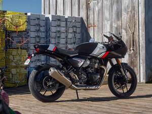 【トライアンフ】スラクストンが400ccで復活！ 新モデル「Thruxton 400」「Tracker 400」発表