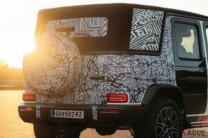 “伝説のオフローダー”メルセデス・ベンツ「Gクラス」にオープンモデル復活へ！ 開発中のプロトタイプを早くも公開!! 4ドアとなる次期型は使い勝手も上々？