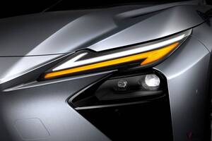 レクサス新型「ES」世界初公開から1か月 日本登場は2026年春予定 8代目に進化した“次世代セダン”に対する販売店への反響とは