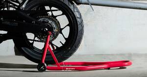 中型～大型対応の「バイク用リアメンテナンススタンド L型」が GRIP EARTH  から5,480円で登場