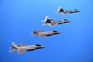 トランプ大統領「F-35が気にくわないので新戦闘機つくります！」驚がくの好きじゃない理由とは？ 米空軍＆メーカーの見方は