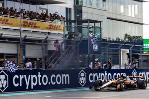 F1スペインGPで2本のチェッカーフラッグが振られる”怪”。実は事故ではなく、F1の新しいビジネスだった
