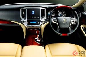 トヨタ最高級「クラウン」に大注目！ 大排気量“V8エンジン”×「世界初の機能」搭載も！ 専用装備がもり沢山なのも魅力！ “27年”の歴史を持つ「マジェスタ」とは？