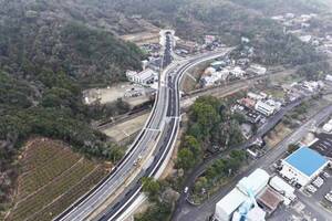 阪和道までの“海沿いクネクネ国道”を大改良！ 2kmトンネルが7日ついに開通 「山を撤去」した冷水拡幅・有田海南道路