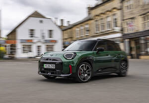 【最新モデル試乗】MINI JCWシリーズ完成！ BEVのエースマンはしなやかな足で「新たなスポーツ」を提案。キビキビさはそのままに、ぐっと快適になっている