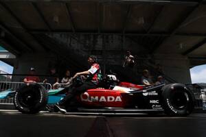 佐藤琢磨と挑んだ3度目のインディ500。本気すぎる走りに「無事に帰ってきて」【トミー小笹の米国メカニック通信：特別編】