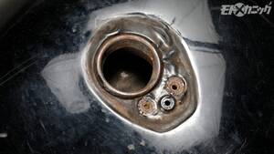 「タンクの中が真っ茶っ茶…」タンク内のサビ落とし作業、洗浄液で完全満タンにするのが重要!