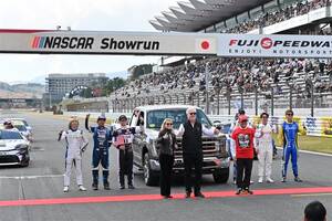 6.0L V8の轟音が富士に響き渡る。大盛り上がりの「ナスカーショーラン」…日米モータースポーツ文化の架け橋に