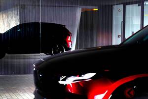 【欧州】マツダが「新型CX-5」を世界初公開！ 「9年ぶり全面刷新」で精悍“逆スラント顔”×新ハイブリッド採用!? ちょうどいいボディサイズの「マツダの“主力”モデル」10日に発表へ