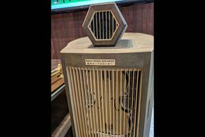 バイオリン型のウッド振動板がカッコイイ木製スピーカー！じつはCO2削減を実現する環境も考慮した製品だ