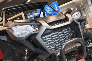 【米国】ホンダ最新「2人乗りスポーツ車」がスゴい！ めちゃ小さい全長3.1m×1リッターエンジン搭載！ 「本気だねー」「欲しい！」と反響多数！ アグレッシブすぎる「タロン」とは！