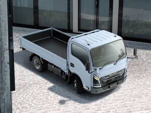 いすゞ「エルフミオ」に待望の4WDモデル！ 普免で運転OKの“だれでもトラック”が進化