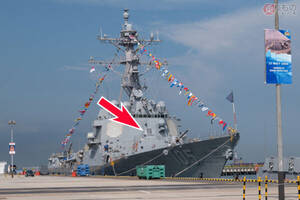 米軍のイージス艦に見慣れないハコ見っけ！「アレ何？」←士官「答えられません」その正体は？