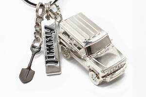 ジムニーのメタリックなキーリングが登場！ まるでミニカーなリアルで重厚感のある造形に注目。