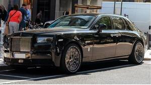 【面白ネタ】宝石商とチューナーが協力すると何が起こるのだろうか？このロールス・ロイス ファントムは特別なデザインのホイールを装着している！