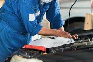 自動車整備士を「職人」と呼ぶのは時代遅れ？──「求人倍率5.5倍」でも人が来ない不人気業界、残る「言葉の問題」とは