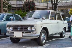 平成生まれが日産2代目「ダットサン ブルーバード」を2台所有！ 少年時代の読書体験が導いた旧車趣味とは
