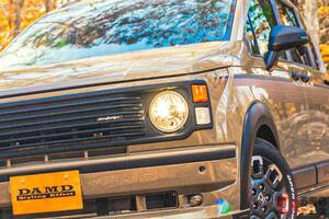 “旧車デザイン”のホンダ最新型「コンパクト“ミニバン”」発表！ 丸目ライト×カクカクボディがイイ！ 全長4.3m級のちょうどいい「フリード」に「DAMD FREED ISOLATOR」誕生