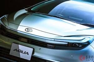 トヨタ新型「アクア」に“注文殺到”！ ボディ大型化＆斬新「プリウス風」デザイン採用！ 新車248万円の“超ちょうどいい”ハイブリッドカーが人気集中で「受注停止」に!?