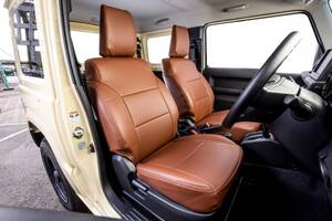 ジムニーの内装を気軽にアップデート！質感もコスパも◎なレザー調フロントシートカバー