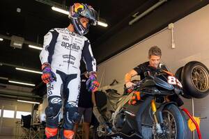 【MotoGP】マルティン、復帰に向けて最終フェイズ。市販バイクでバルセロナ走行「4周走っただけで、レースした気分だよ！」