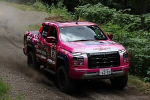 三菱自動車が技術支援、北海道「ラリー・カムイ」で『トライトン』2台が完走