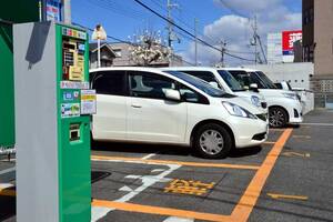 私立高校の敷地に「コインパーキング」が作られた！ アリ？ナシ？ 札幌で24時間770円、空間の再配分か、それとも聖域への侵食か