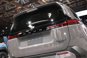 まもなく発売!? トヨタ新型「RAV4」ラゲッジスペースの出来栄えは？ ゴルフバッグは何セット積める？ 人気ミッドサイズSUVはレジャーの“アシ”に使えるか