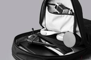 整理力・耐久性・”時短設計”で荷物多めでもストレスゼロ！ 豪州発バッグブランドから登場したブランド史上最軽量を誇るバックパックの特徴とは