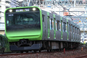 「笑っちゃうくらい小さい」 山手線に搭載の「新型VVVF」に驚きの声 電車の“床下”に革命が？
