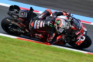 【MotoGP日本GP】ベッツェッキFP1で2度転倒も初日最速。昼飯抜きで修理のスタッフに感謝「これはビール奢りだろうね」